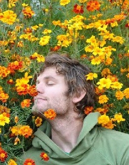 http://www.theperfumemagazine.com/AUGUST2012/man_sniffing_flowers_The_Perfume_Magazine_CROP__2_.jpg